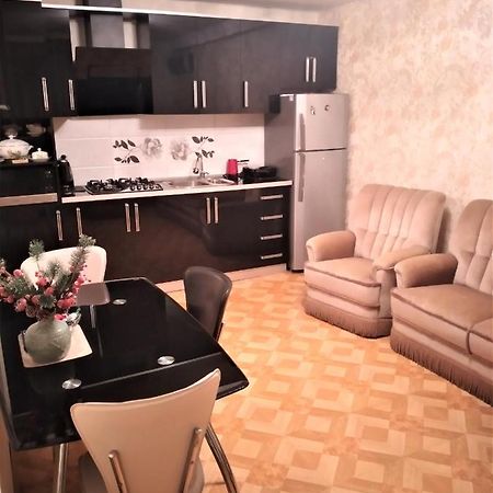 Izi'S Cozy Apartment Kutaiszi Kültér fotó