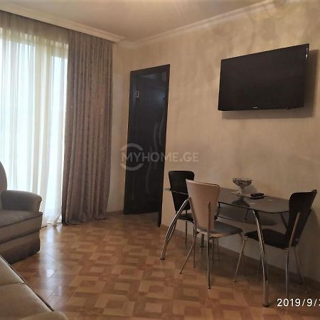 Izi'S Cozy Apartment Kutaiszi Kültér fotó